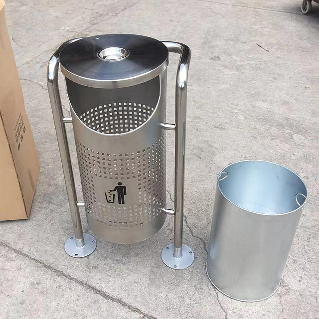 Stainless Steel Trash Cans Shine in Italian Piazzas,Stainless Steel Trash Cans